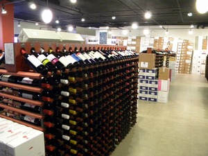 Great Looking Modern Retail Wine Racks